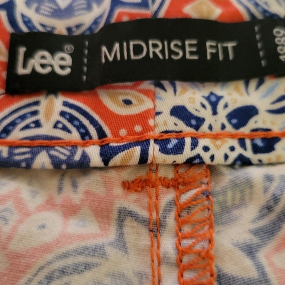 Lee Mid-rise Patterned Blue and Orange Women's Shorts | Size 8 - Picture 4 of 6